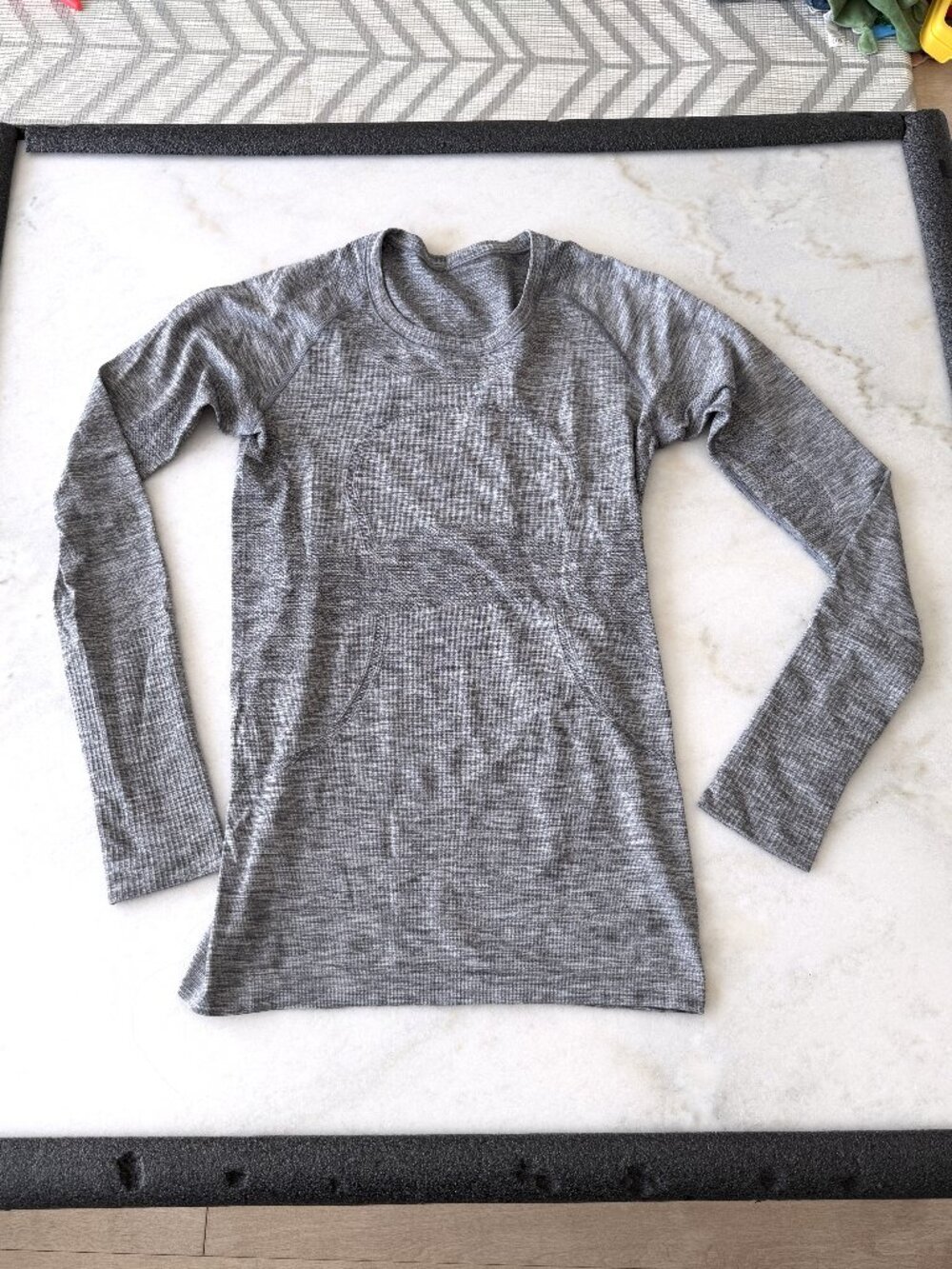 Lululemon Swiftly Tech long sleeve crew top / shirt with thumbholes (grey) 6